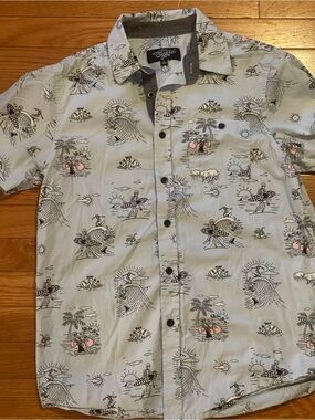 Eighty Eight|‎ Light Blue Surf Print | Button-Down Shirt | Size Sm | Vacation